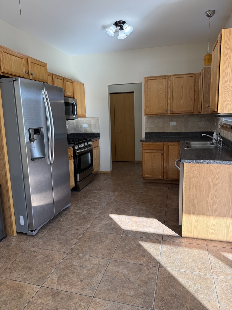710 Silver Leaf Court, Joliet, IL 60431