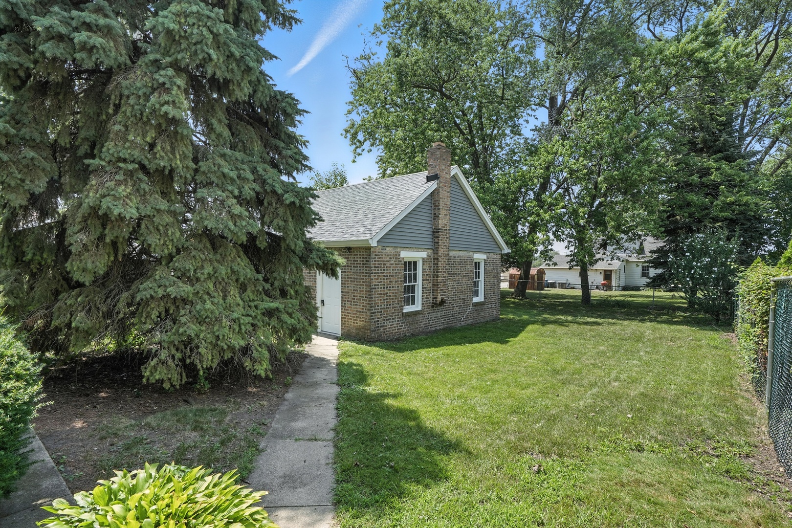 8646 S Nagle Avenue, Burbank, IL 60459