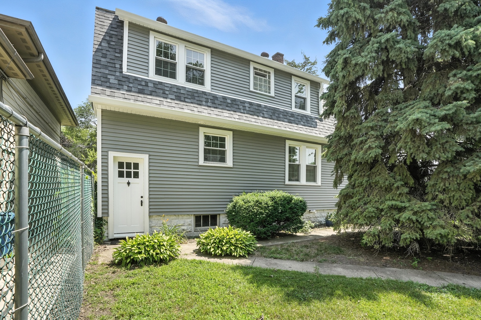 8646 S Nagle Avenue, Burbank, IL 60459