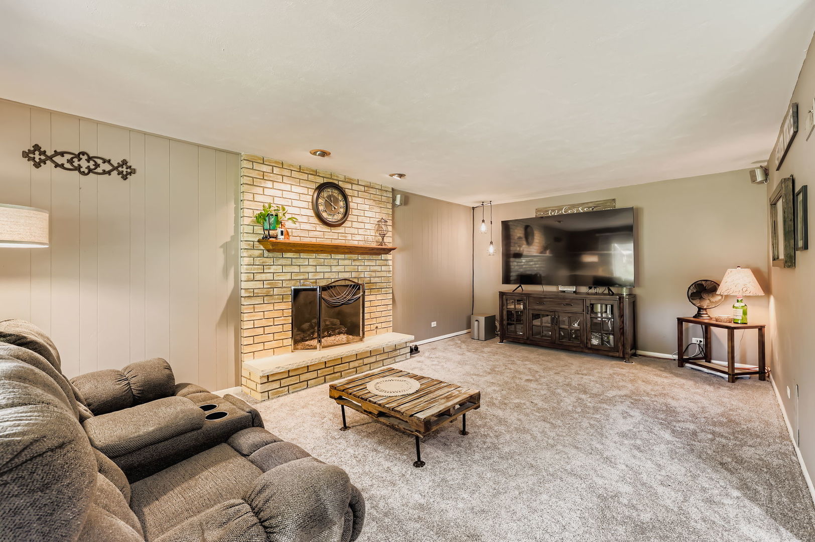 136 Caryville Lane, Schaumburg, IL 60193