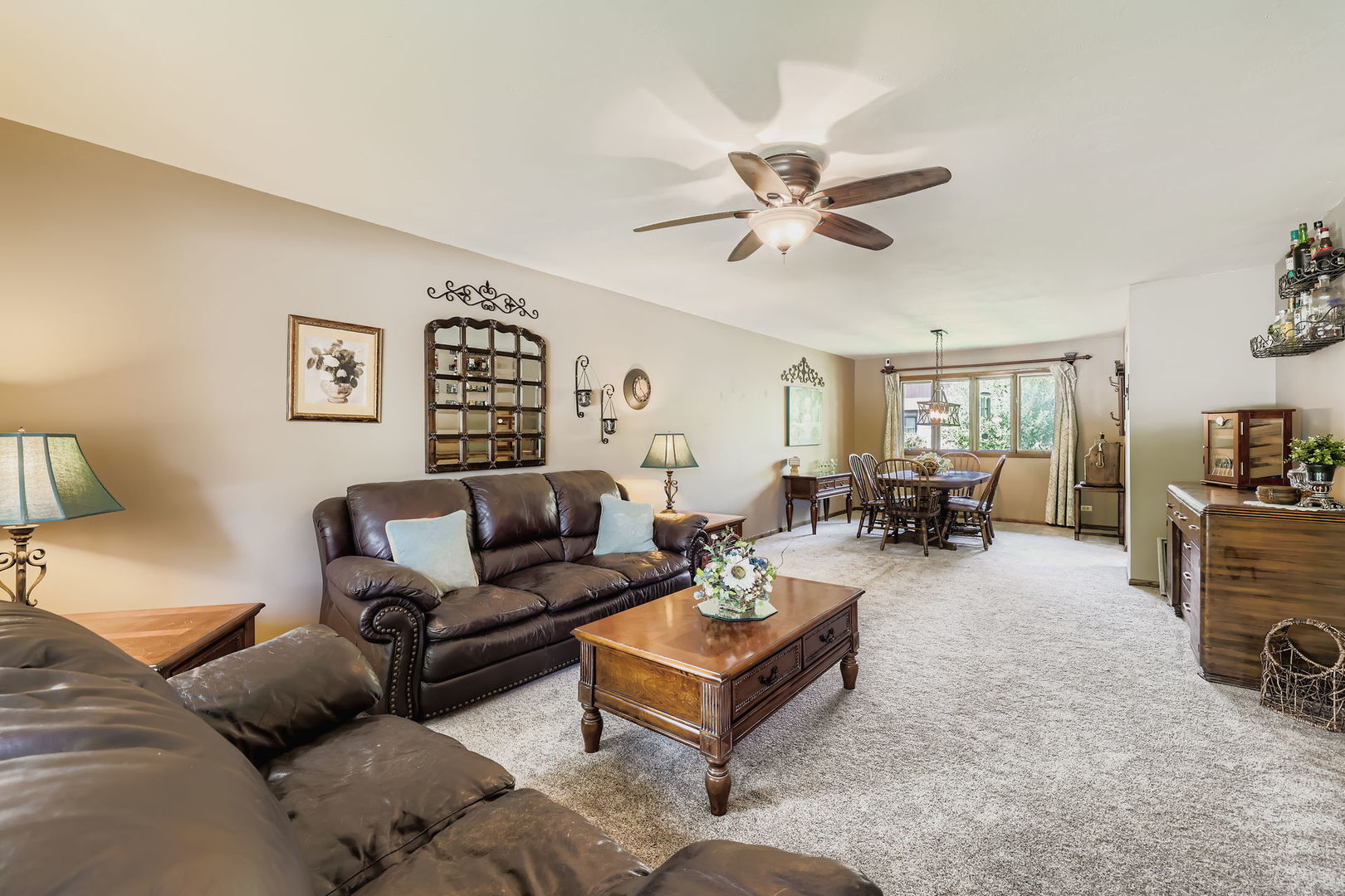 136 Caryville Lane, Schaumburg, IL 60193