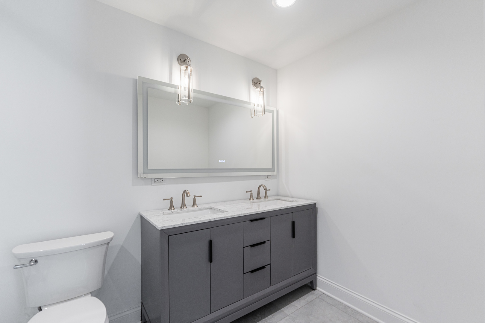 4134 W Roscoe Street, Chicago, IL 60641