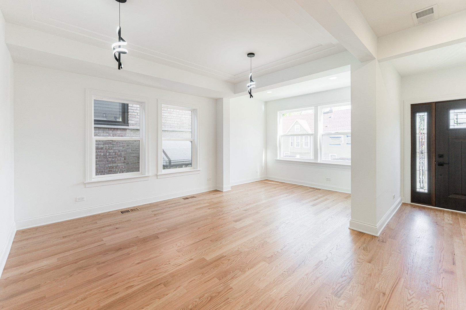 4134 W Roscoe Street, Chicago, IL 60641