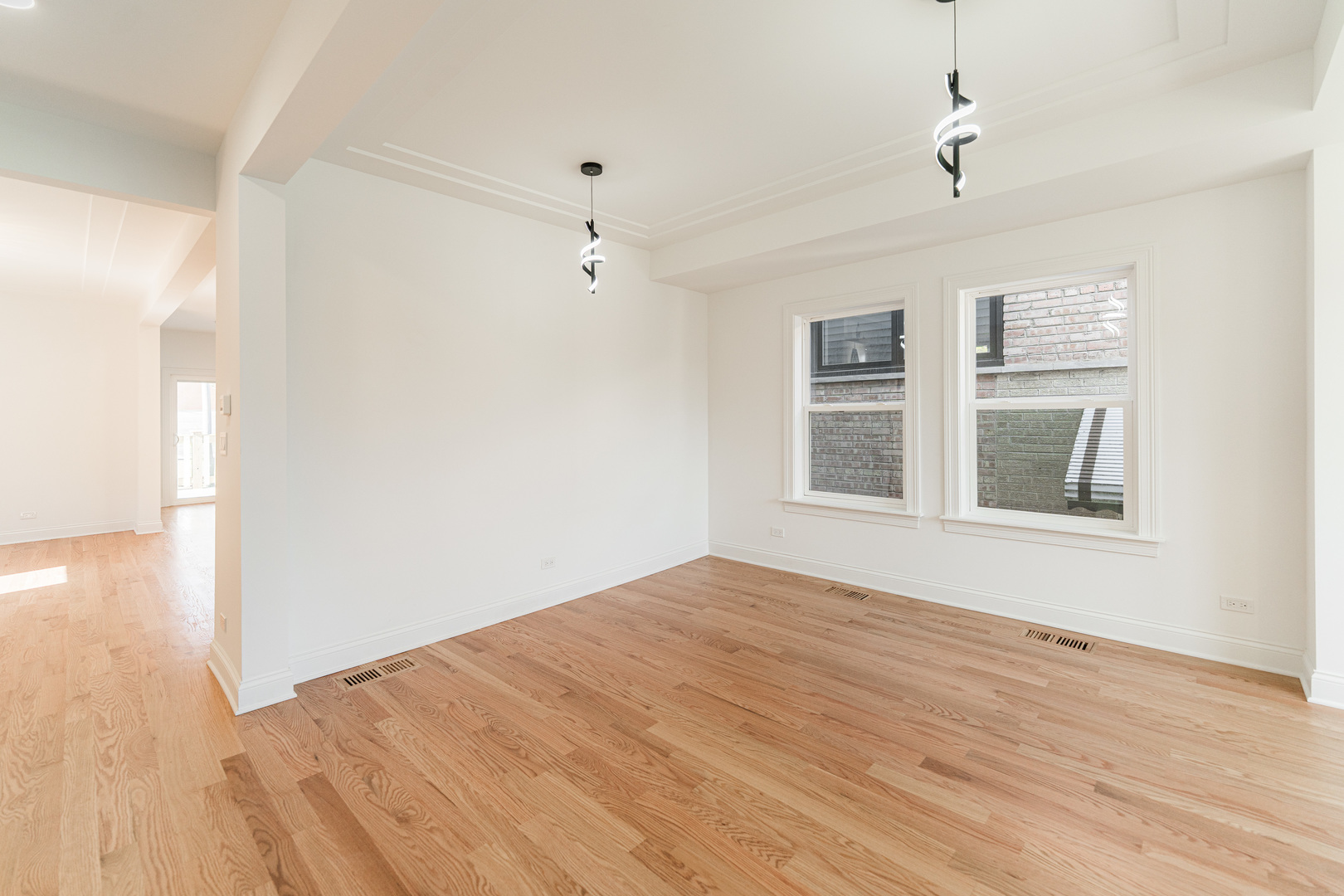 4134 W Roscoe Street, Chicago, IL 60641