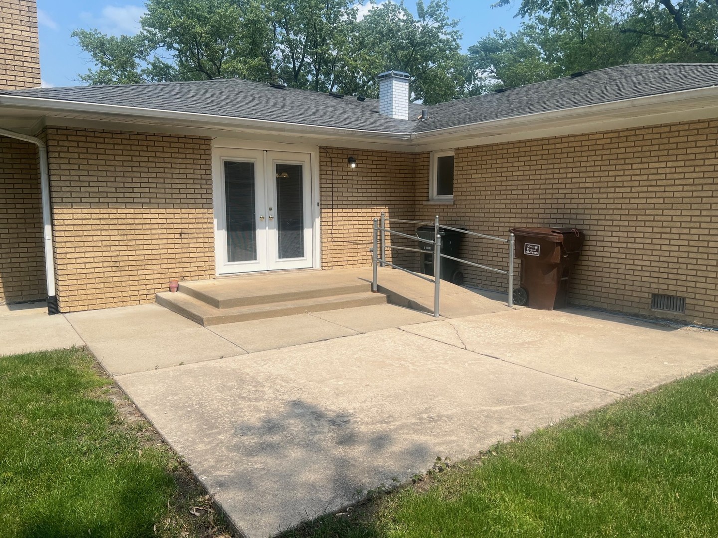 15156 Chestnut Lane, Oak Forest, IL 60452