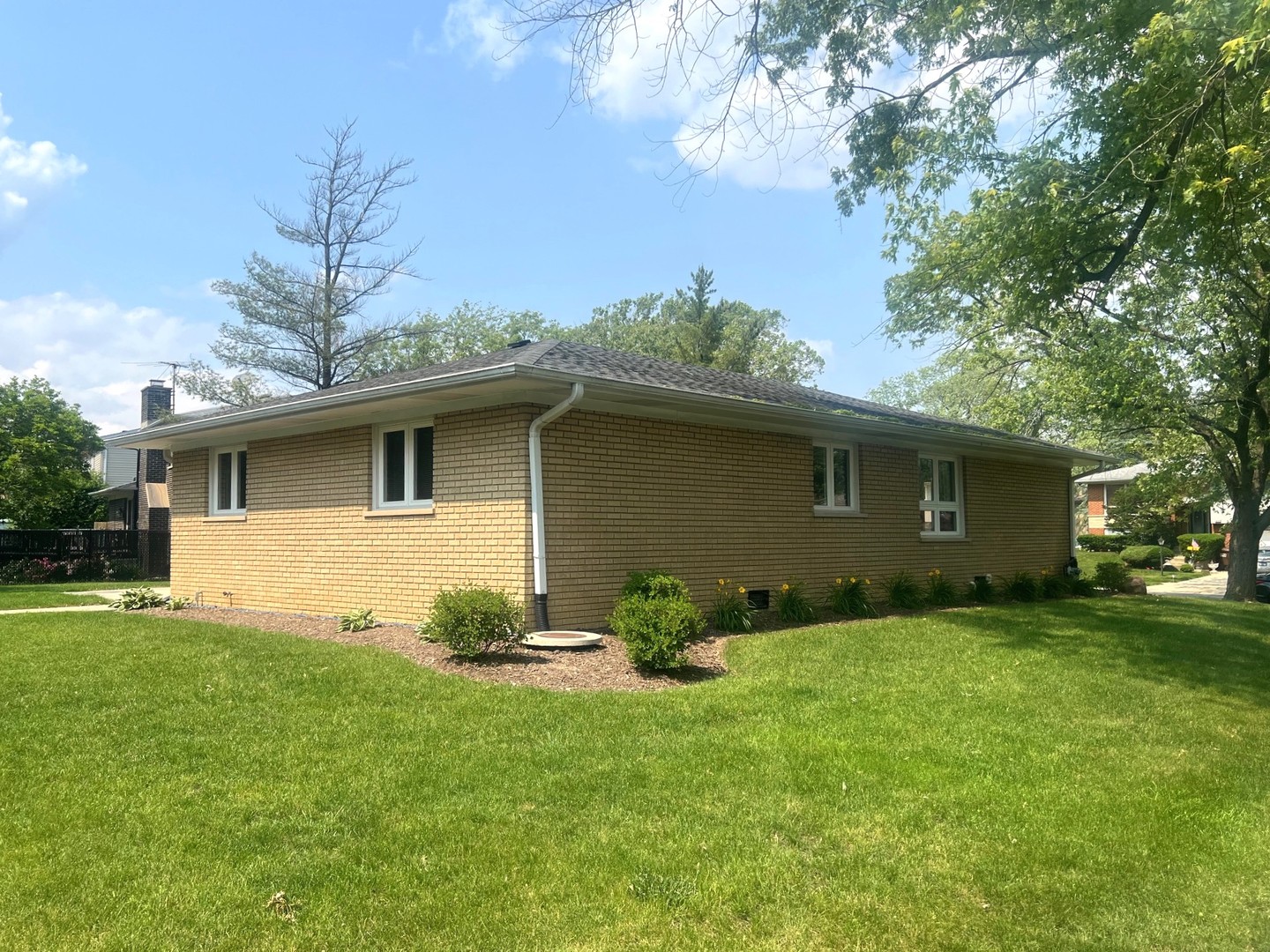 15156 Chestnut Lane, Oak Forest, IL 60452