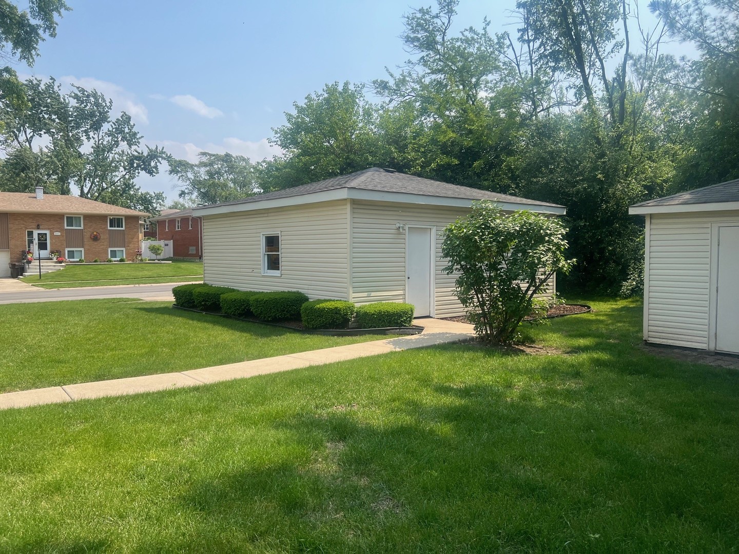 15156 Chestnut Lane, Oak Forest, IL 60452