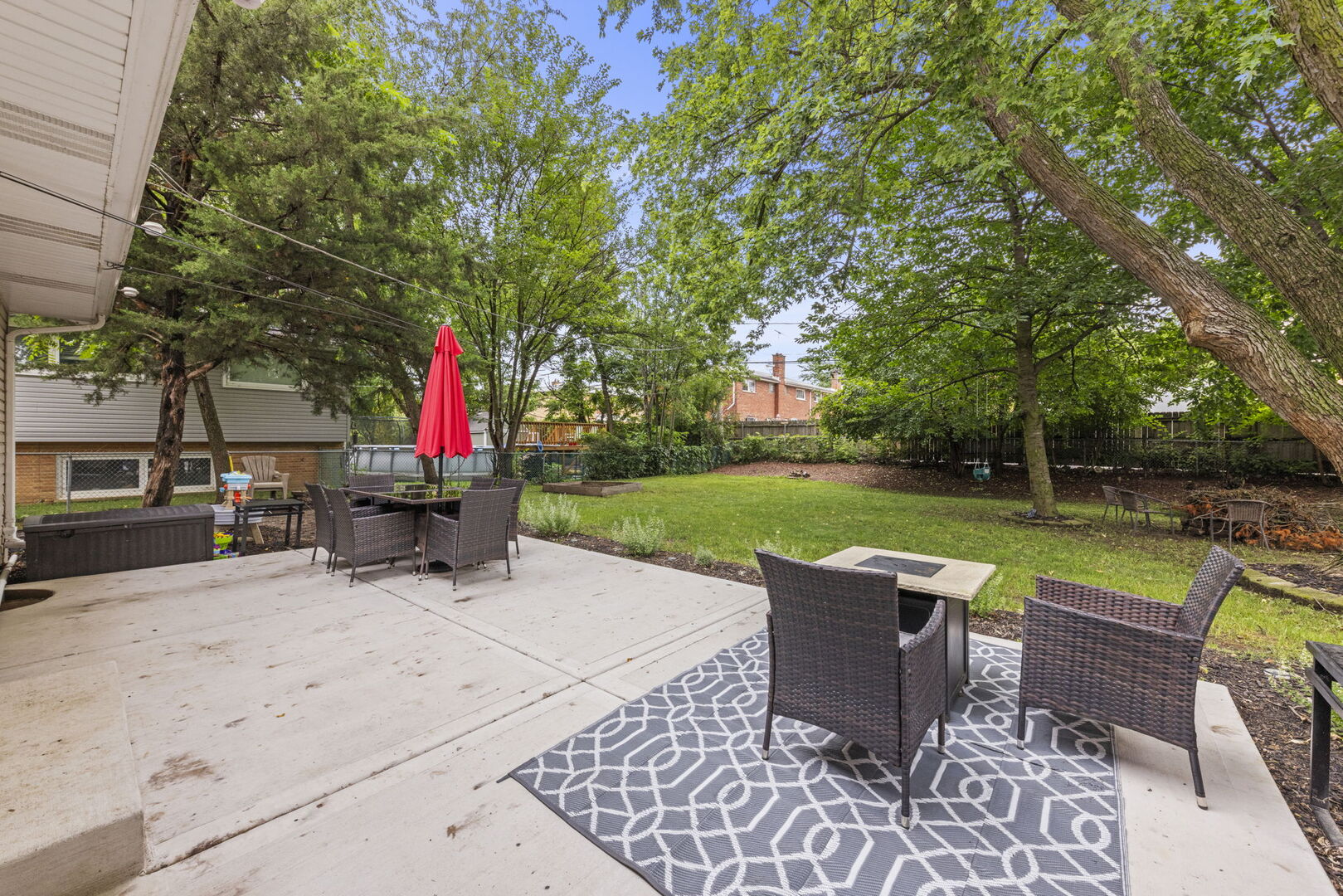 203 Lilac Lane, North Aurora, IL 60542