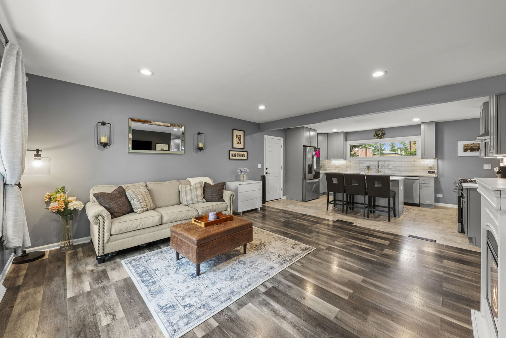 203 Lilac Lane, North Aurora, IL 60542