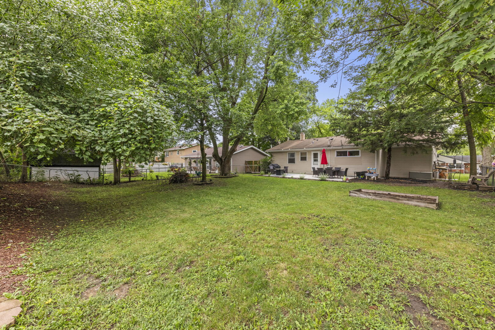 203 Lilac Lane, North Aurora, IL 60542