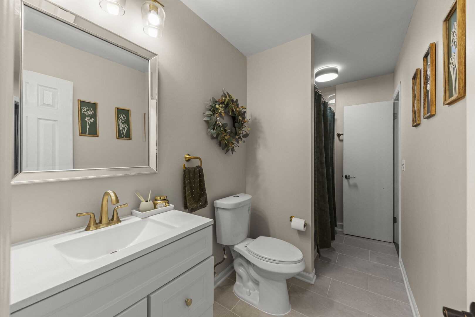 203 Lilac Lane, North Aurora, IL 60542