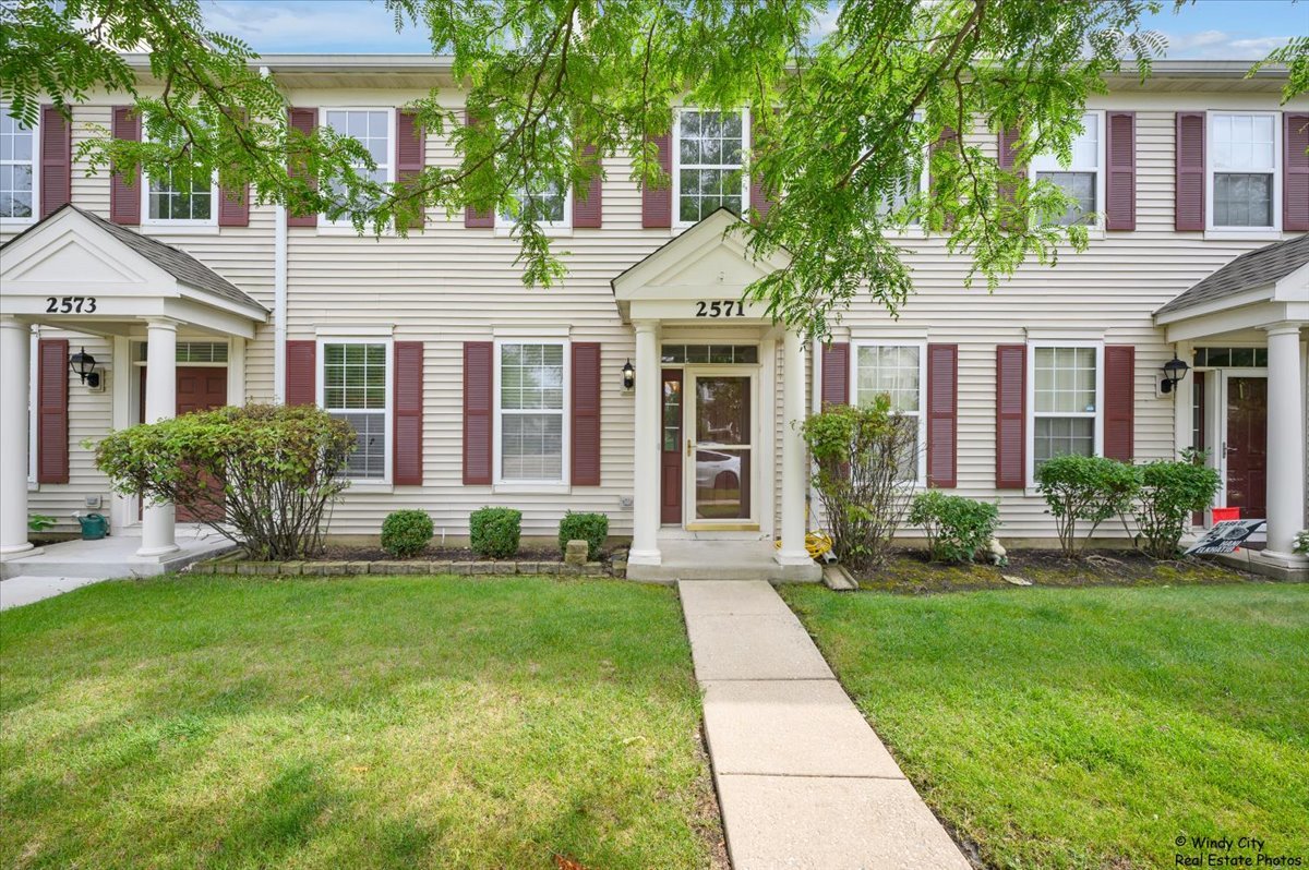 2571 HILLSBORO Boulevard, Aurora, IL 60503