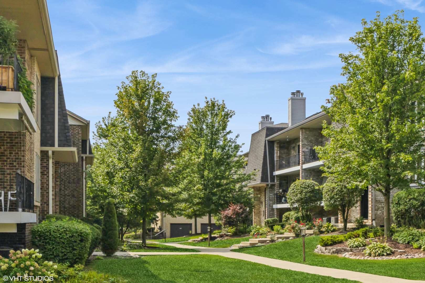 9133 Del Prado Drive #1S, Palos Hills, IL 60465