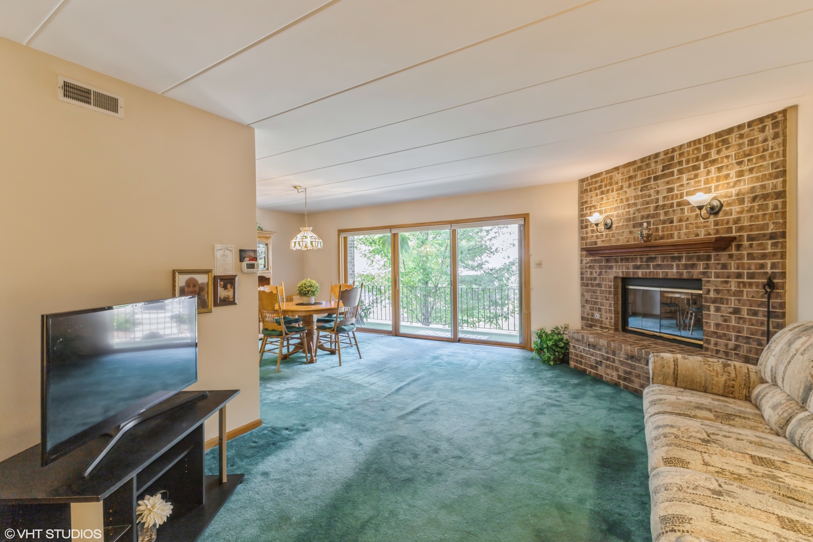9133 Del Prado Drive #1S, Palos Hills, IL 60465