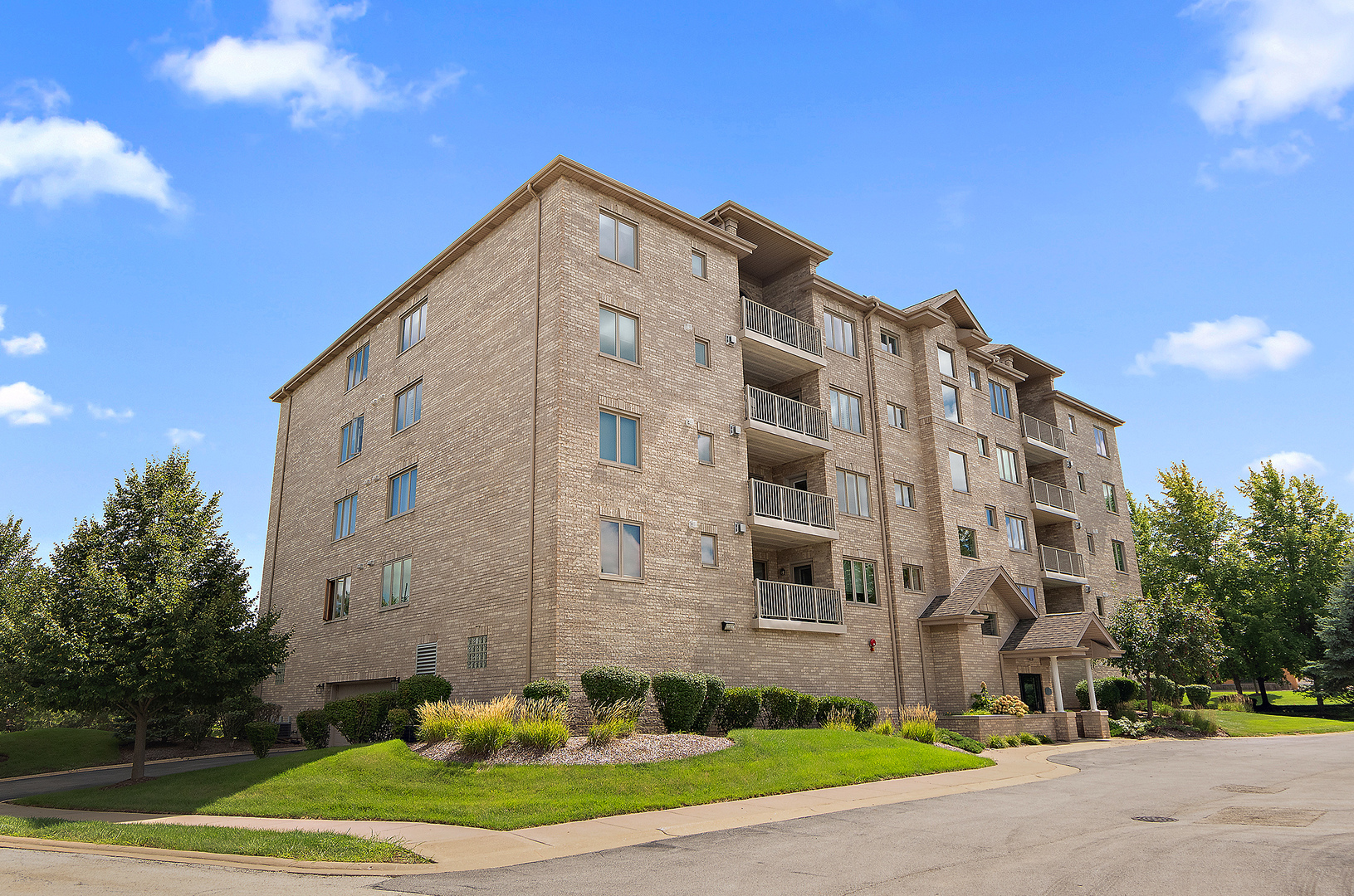 11111 Waters Edge Drive #4B, Orland Park, IL 60467