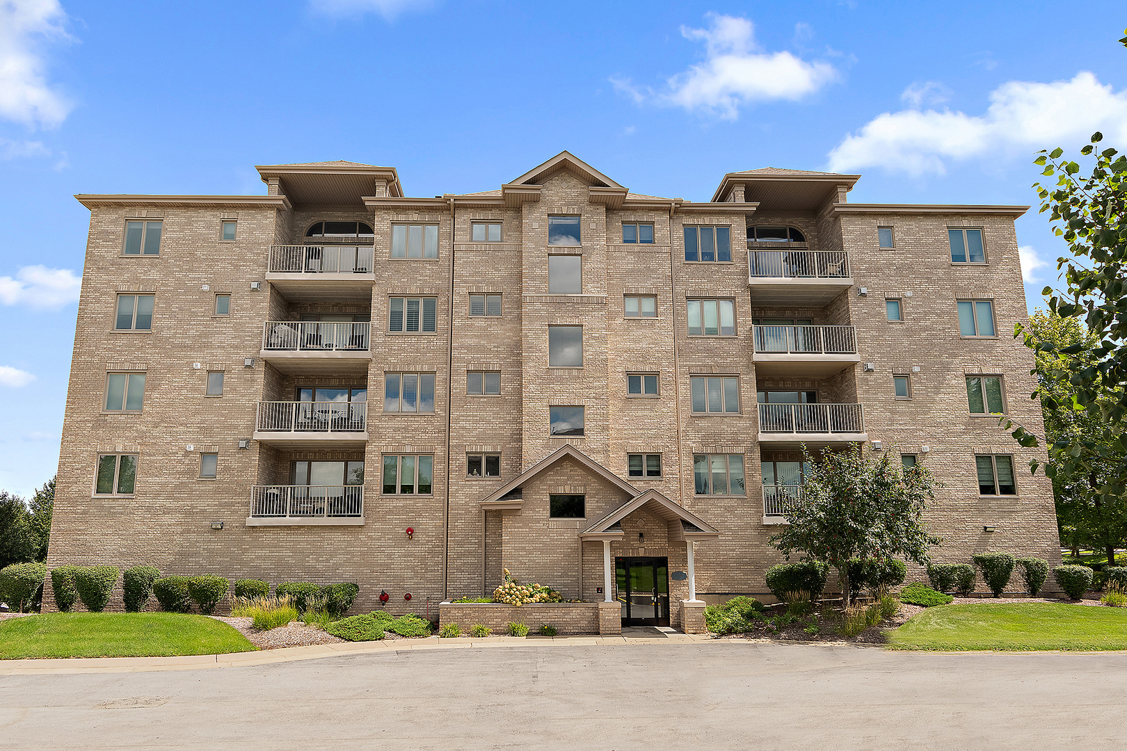 11111 Waters Edge Drive #4B, Orland Park, IL 60467