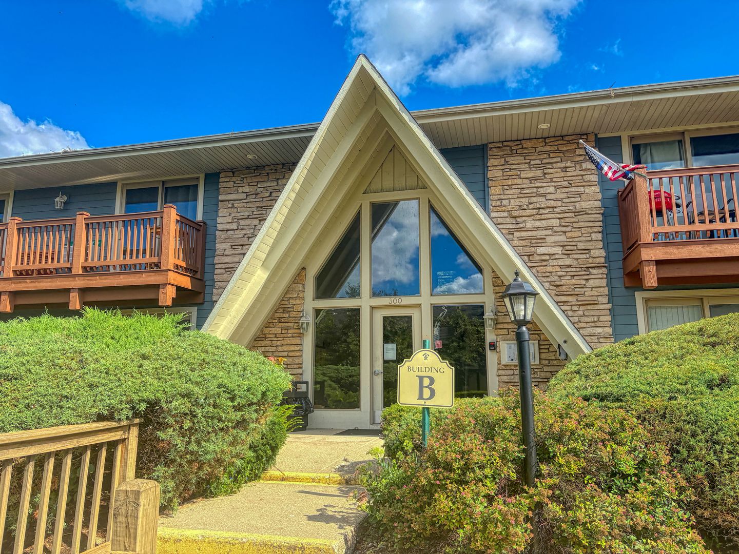 300 Opatrny Drive #122, Fox River Grove, IL 60021