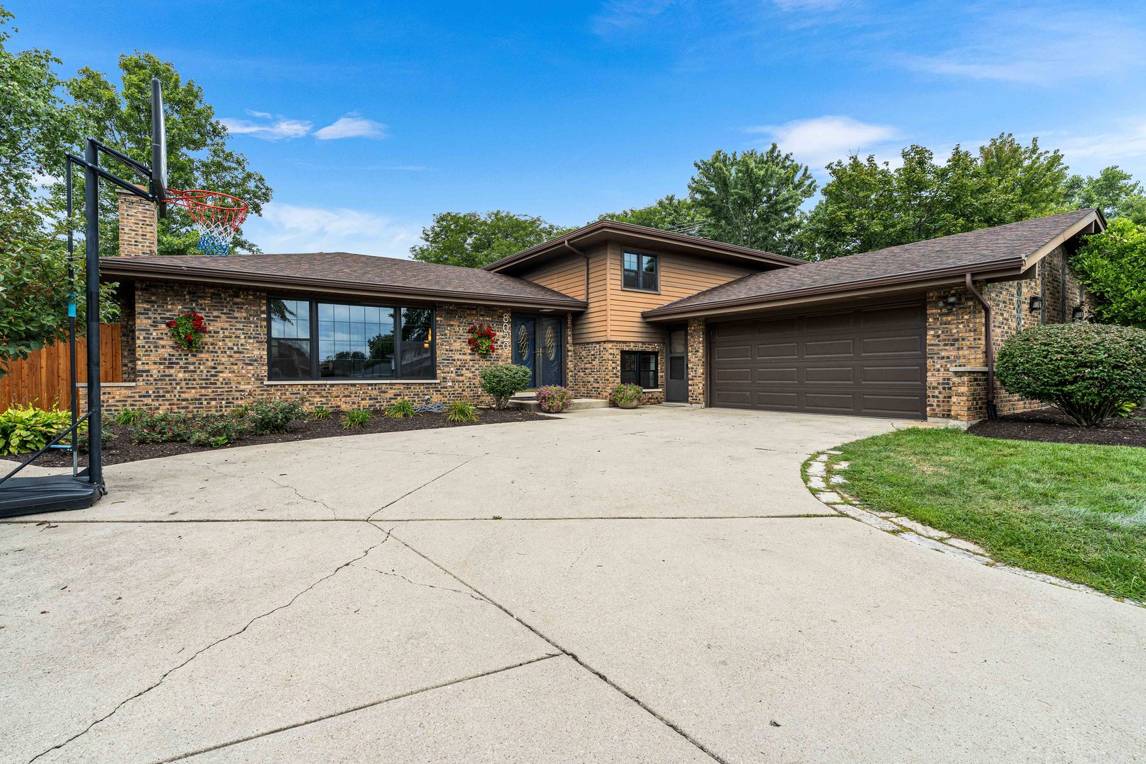 8020 Arrow Lane, Darien, IL 60561