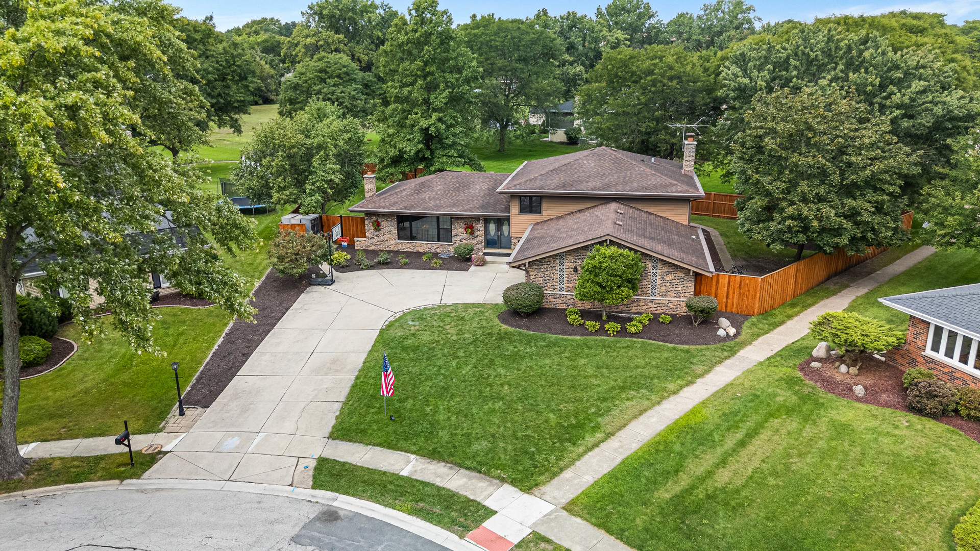 8020 Arrow Lane, Darien, IL 60561