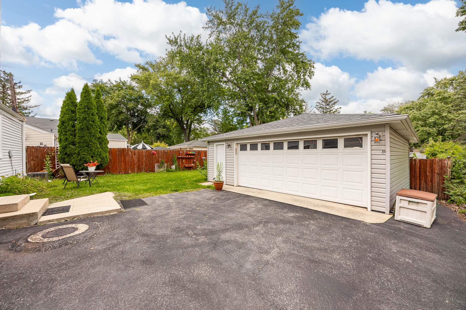 639 S Oakland Avenue, Villa Park, IL 60181