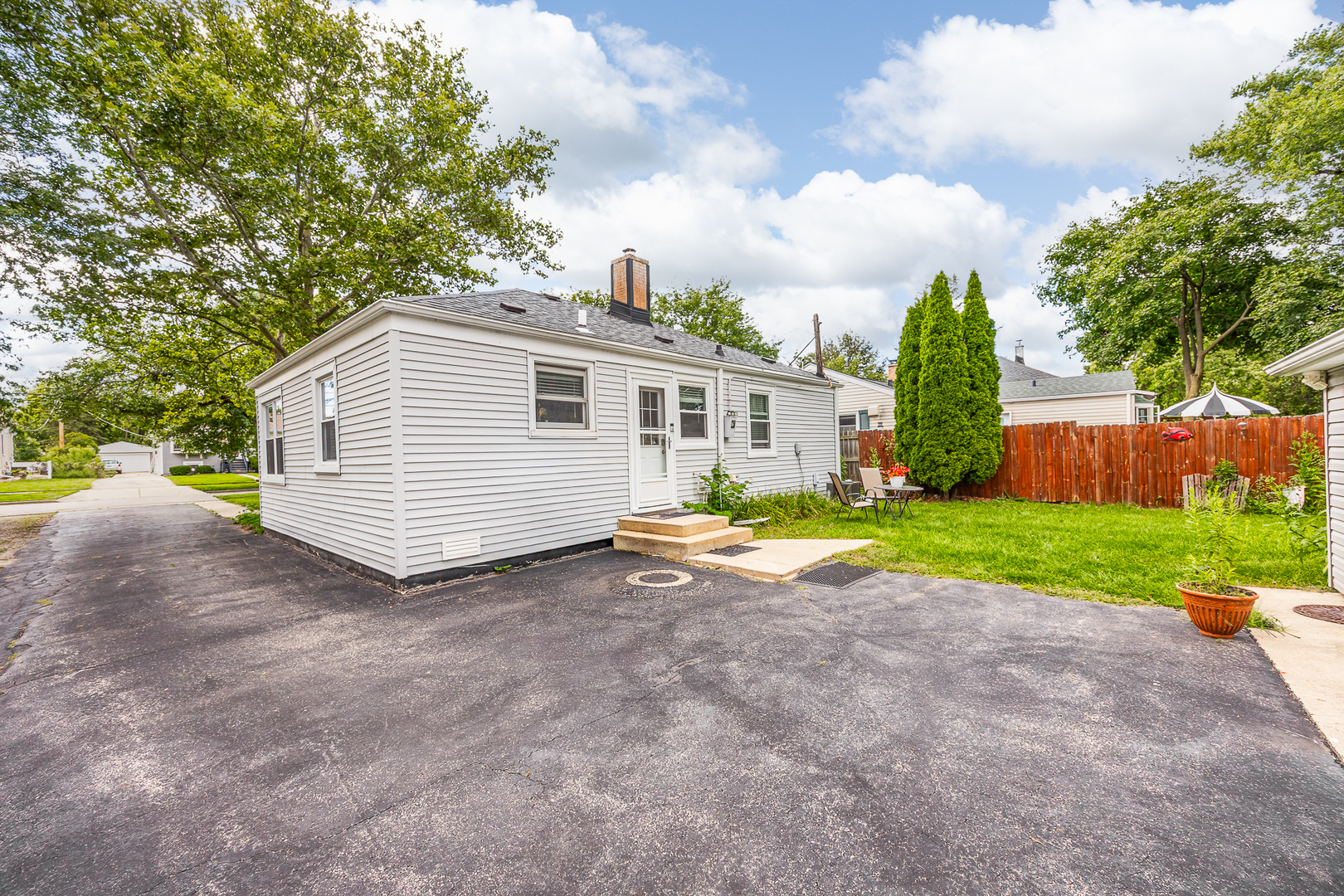 639 S Oakland Avenue, Villa Park, IL 60181