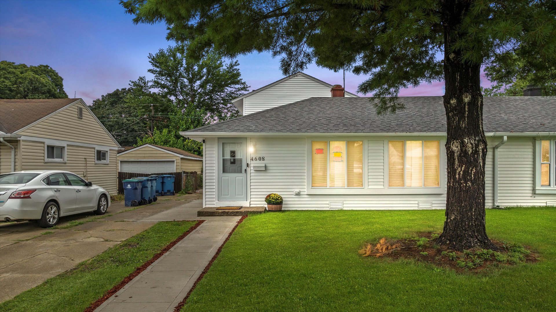 4608 W 90th Place, Hometown, IL 60456