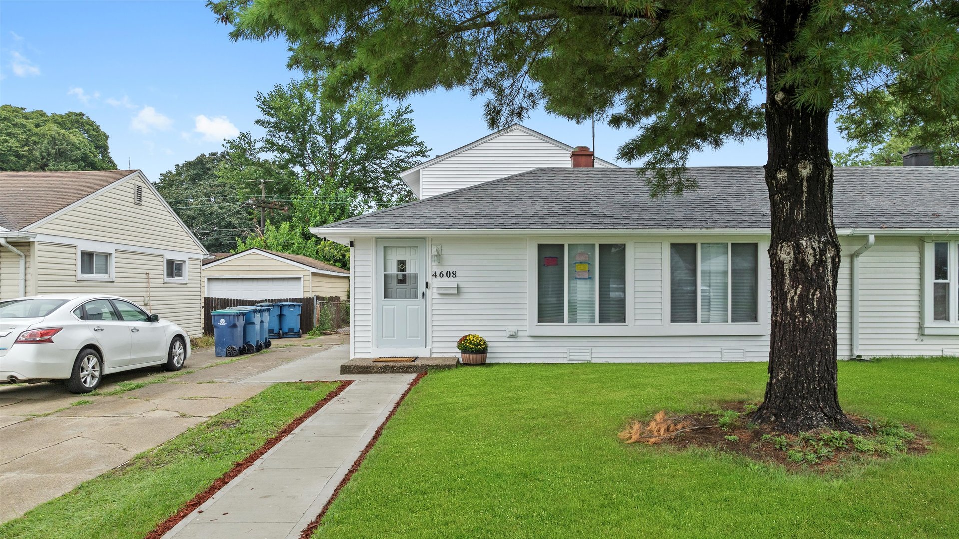 4608 W 90th Place, Hometown, IL 60456