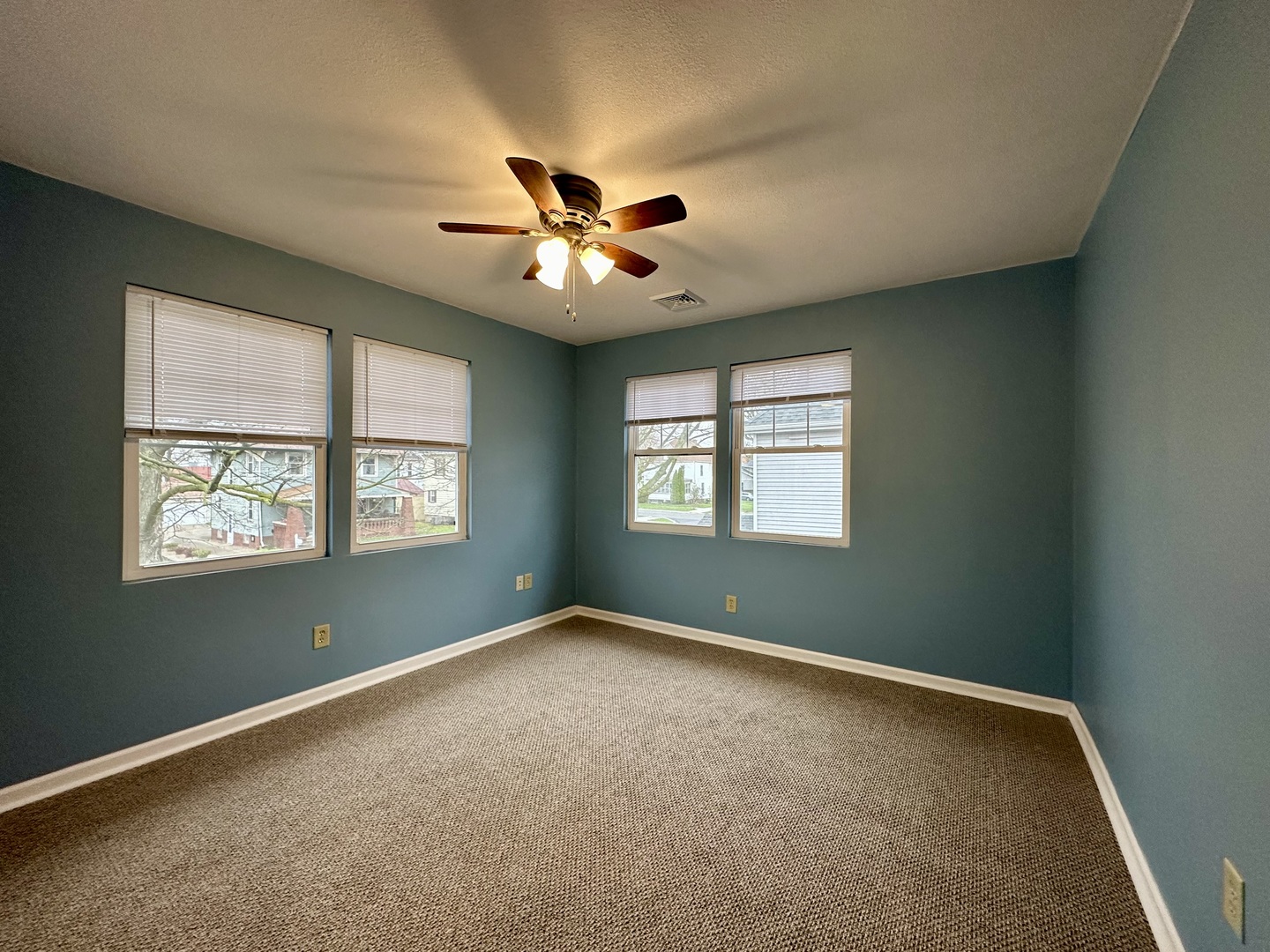 212 E Jefferson Street, Clinton, IL 61727