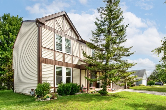 688 Equestrian Drive, Wheeling, IL 60090