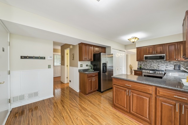 688 Equestrian Drive, Wheeling, IL 60090