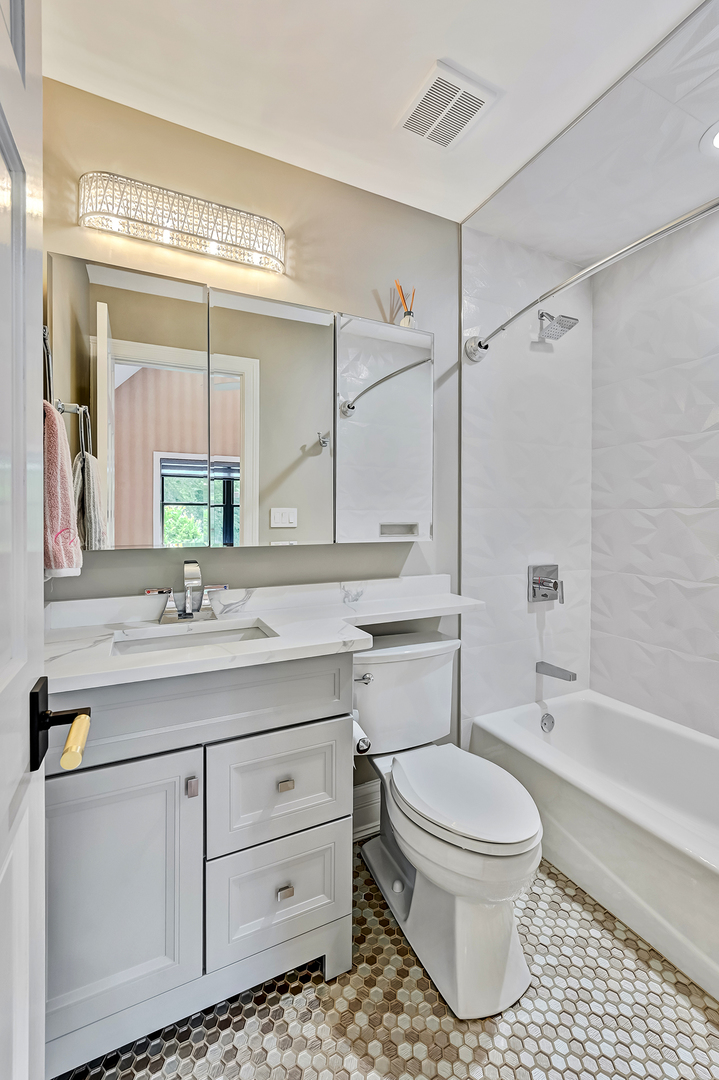 1813 Kelly Court, Darien, IL 60561