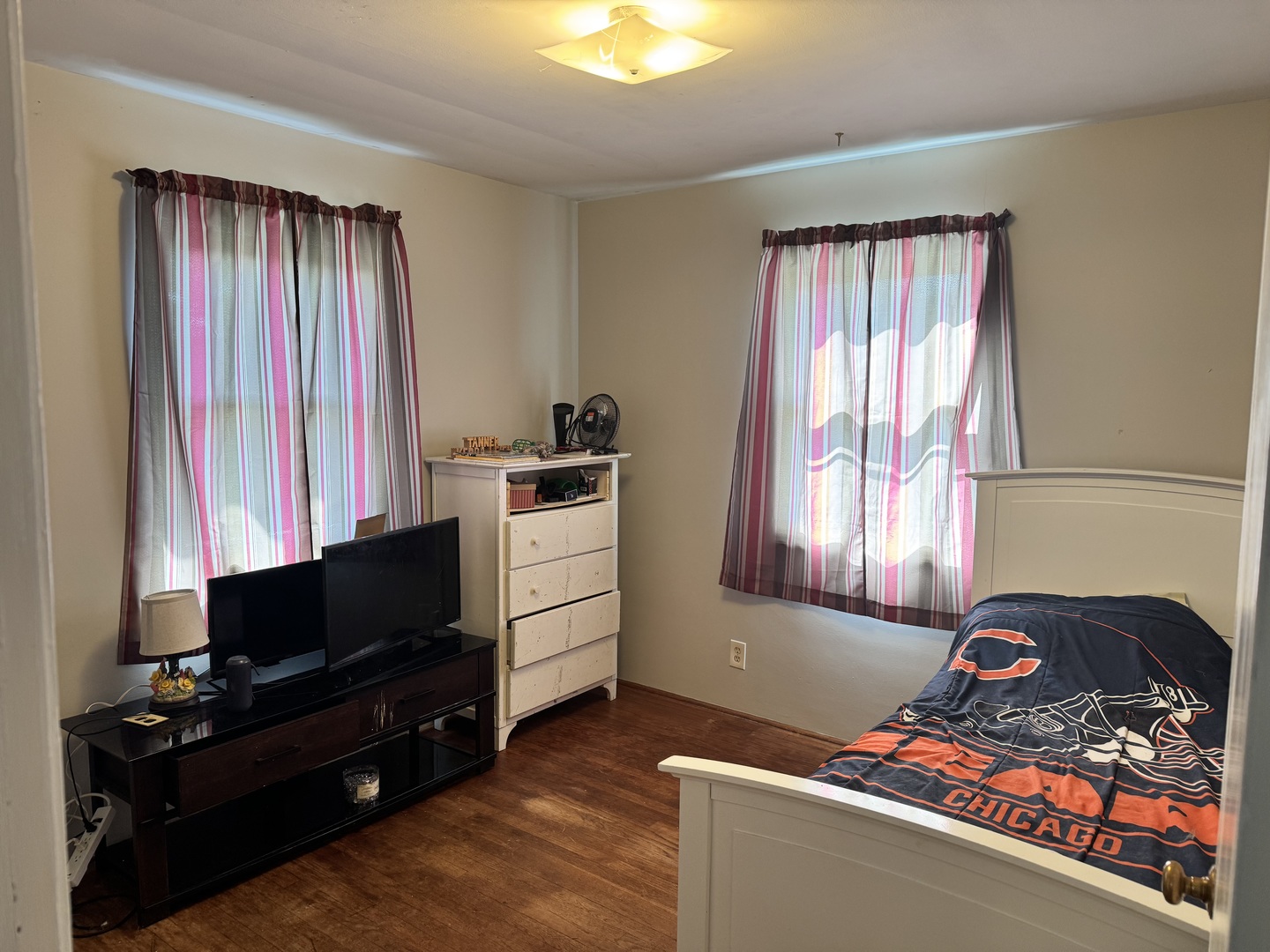 355 Hilltop Drive, North Aurora, IL 60542