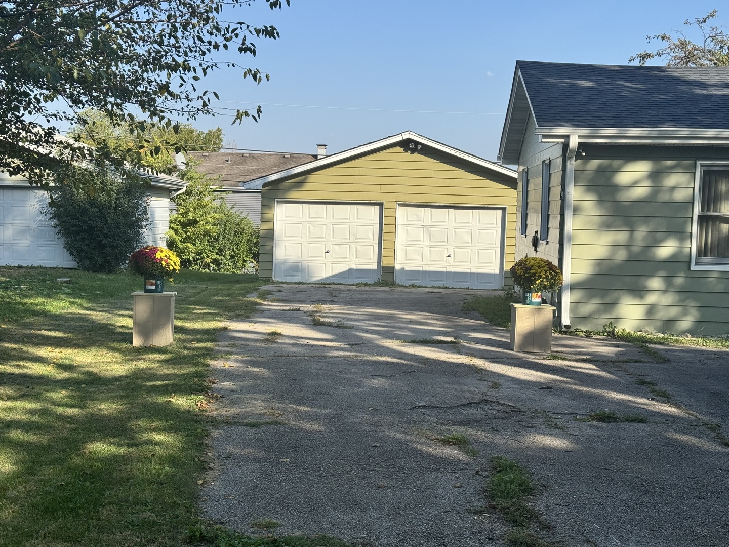 355 Hilltop Drive, North Aurora, IL 60542