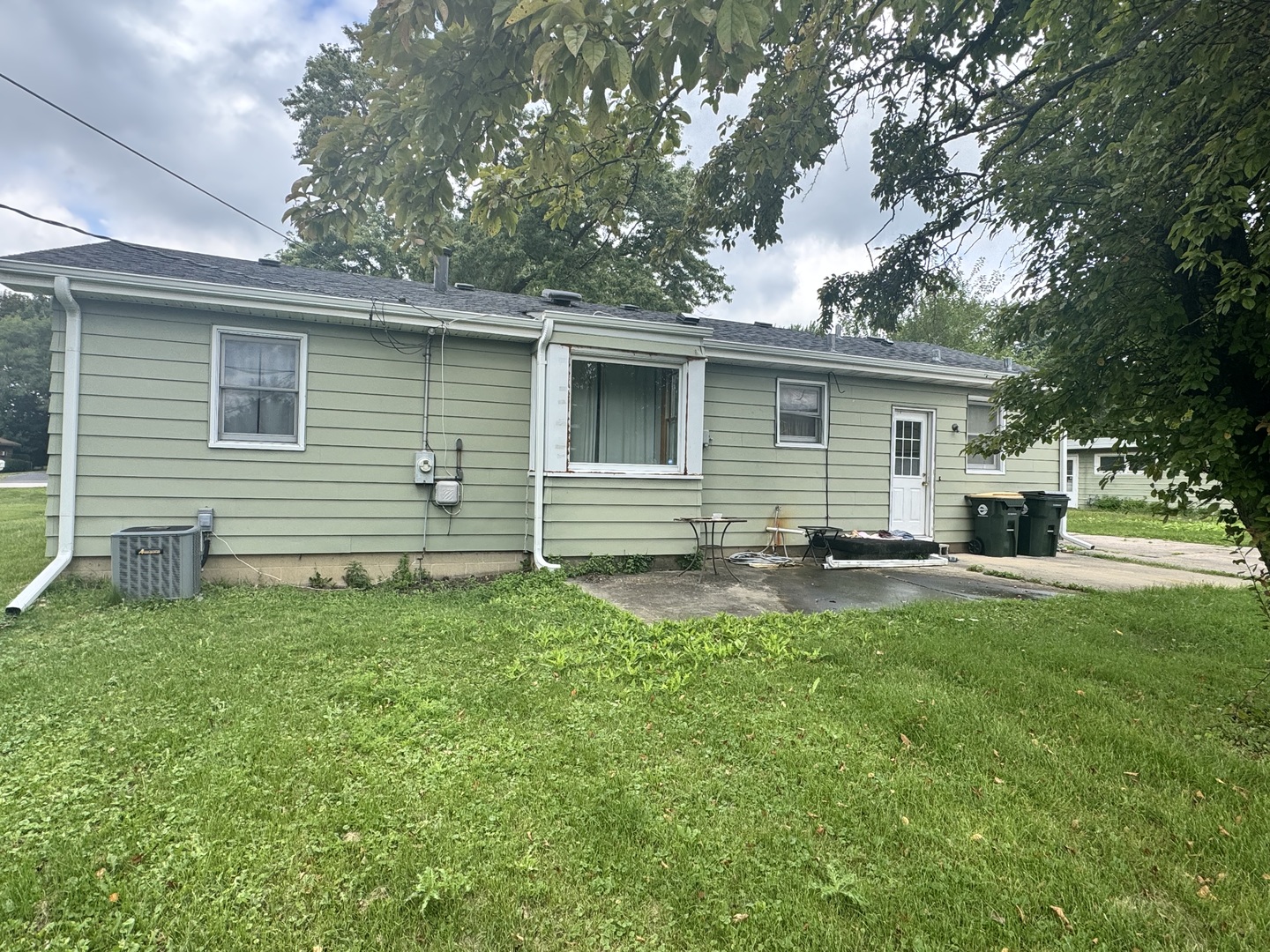 355 Hilltop Drive, North Aurora, IL 60542