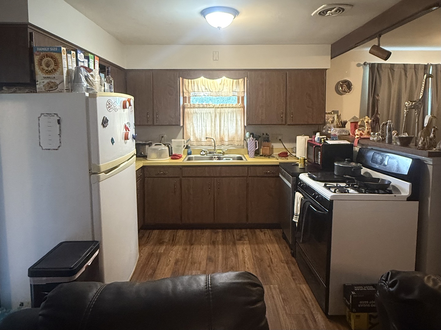355 Hilltop Drive, North Aurora, IL 60542