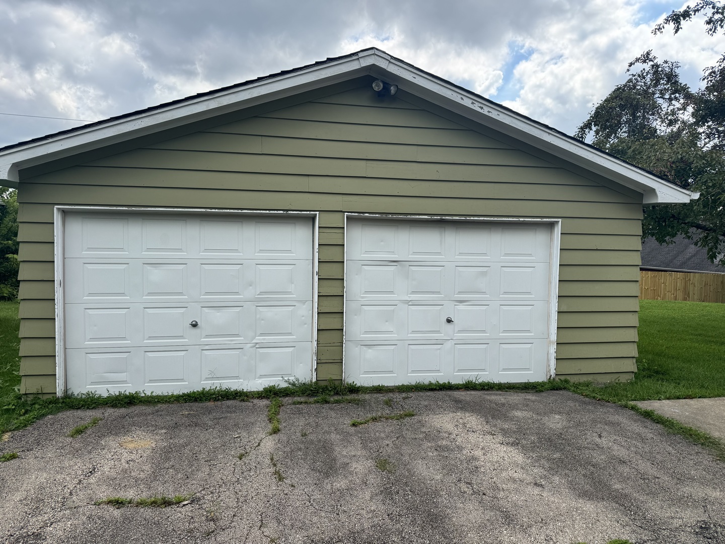 355 Hilltop Drive, North Aurora, IL 60542