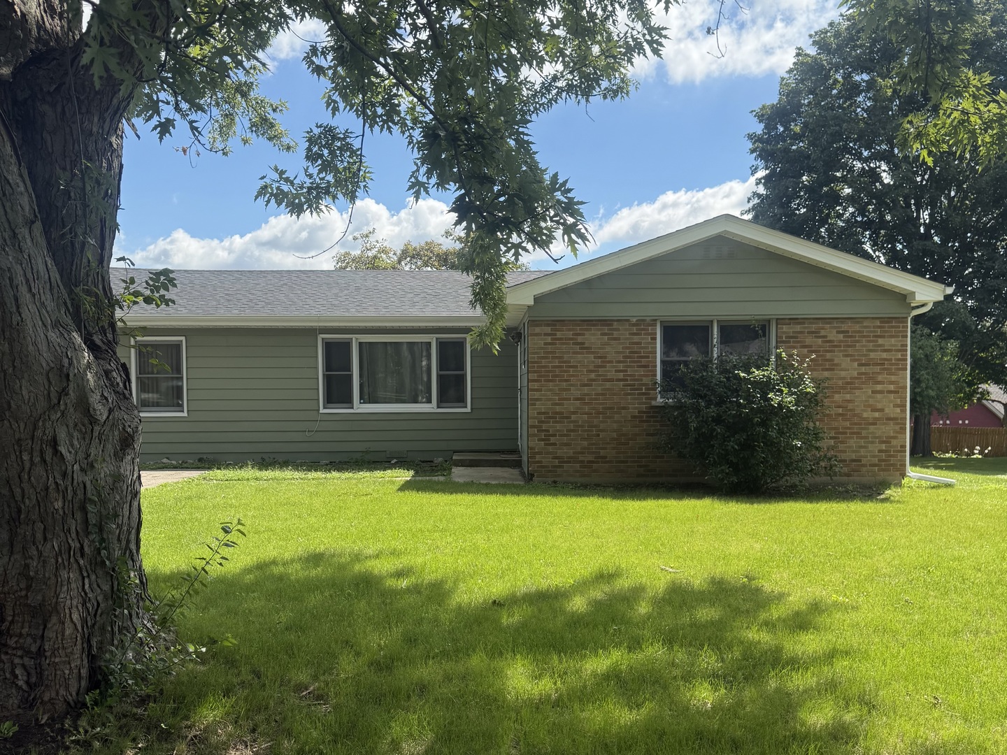 355 Hilltop Drive, North Aurora, IL 60542