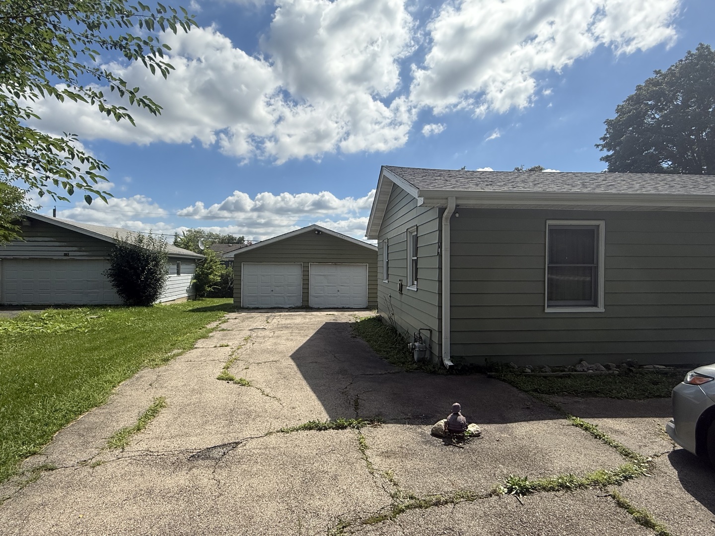 355 Hilltop Drive, North Aurora, IL 60542