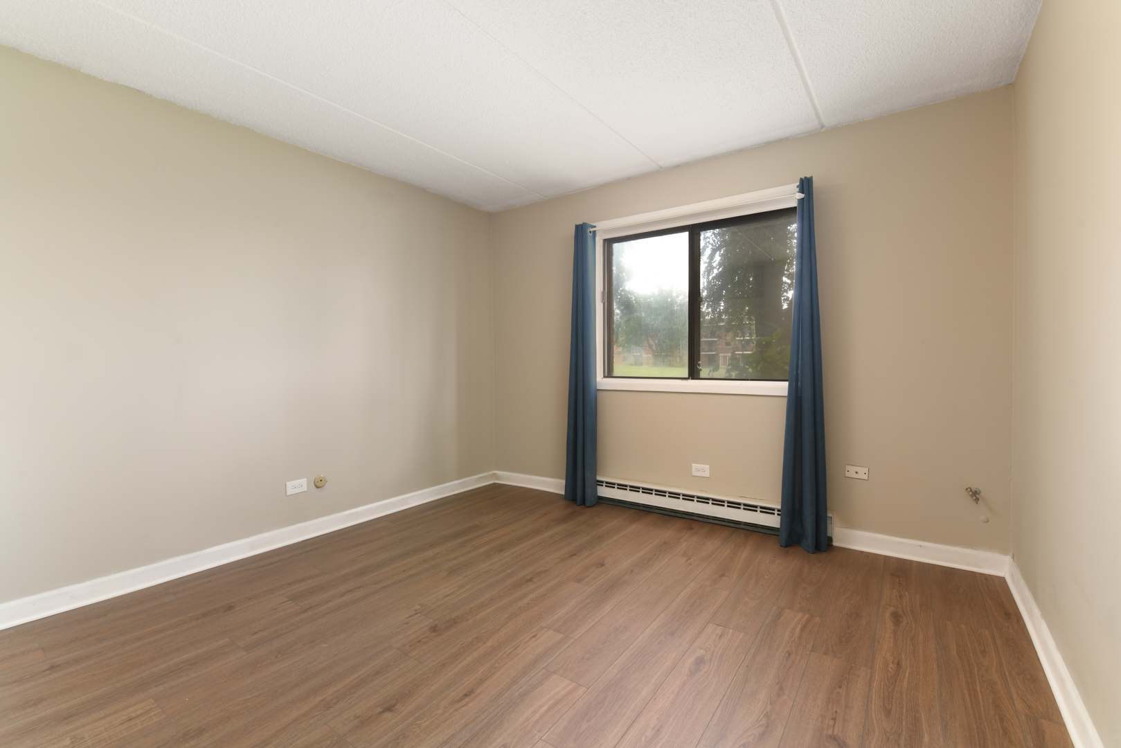 953 N Rohlwing Road #GB, Addison, IL 60101