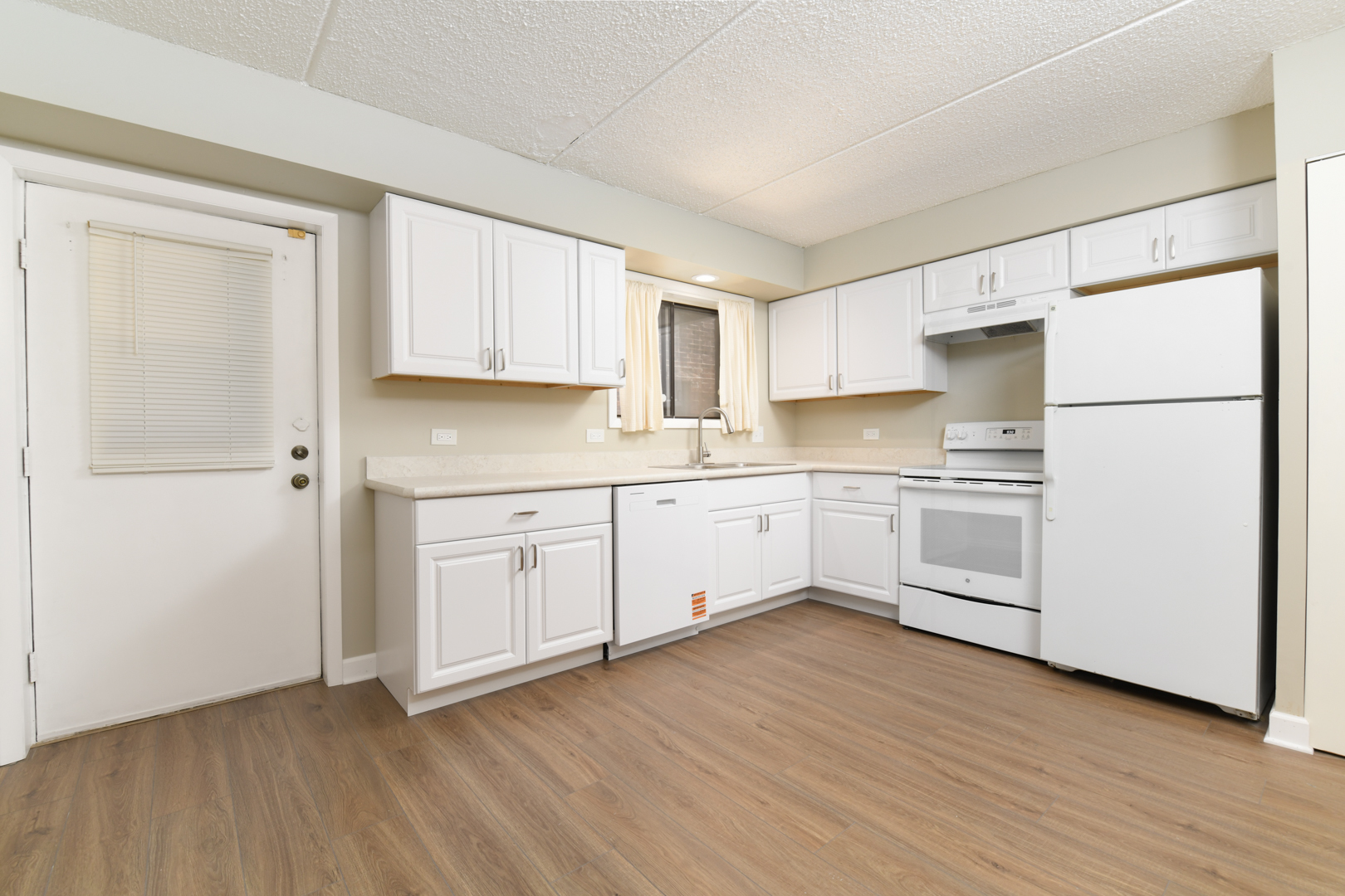 953 N Rohlwing Road #GB, Addison, IL 60101