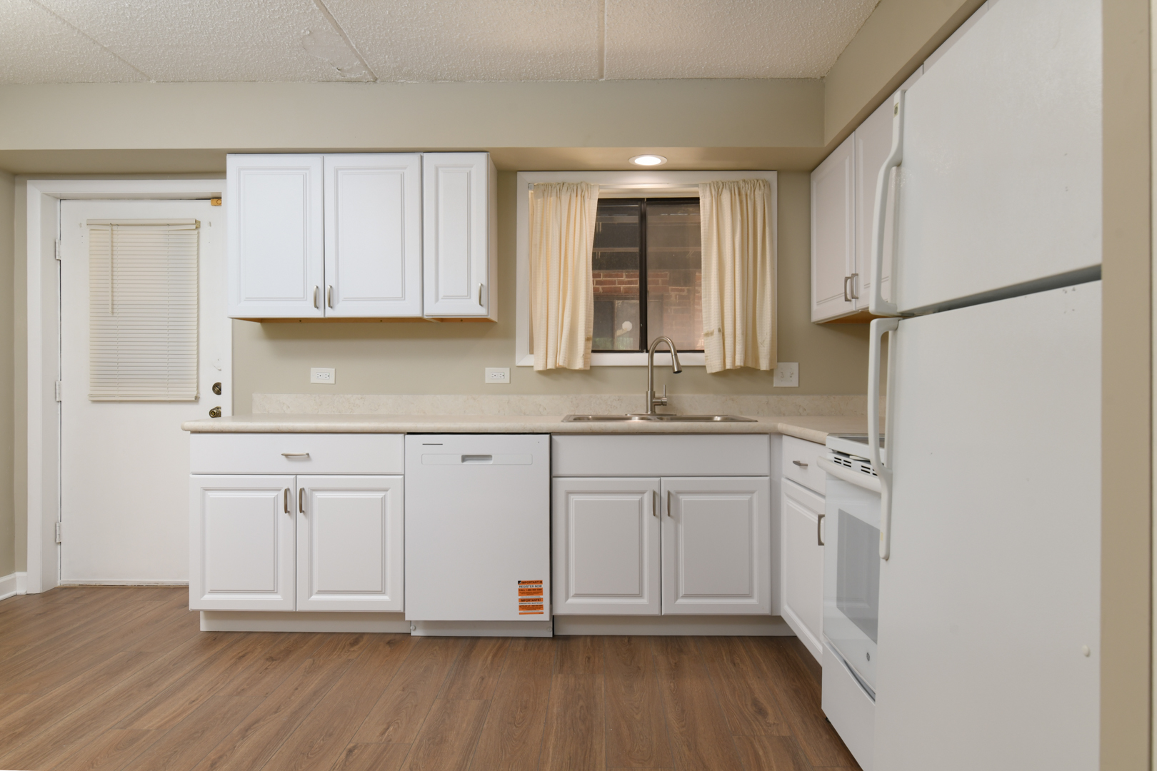 953 N Rohlwing Road #GB, Addison, IL 60101