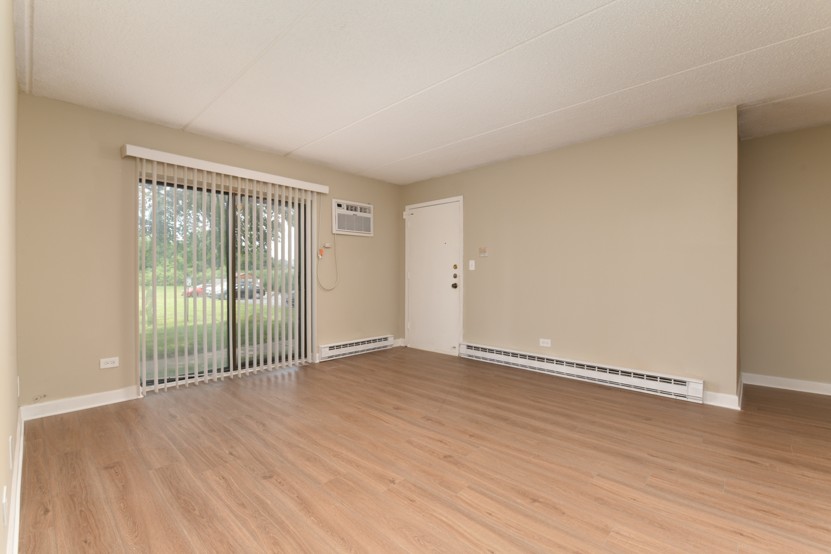 953 N Rohlwing Road #GB, Addison, IL 60101