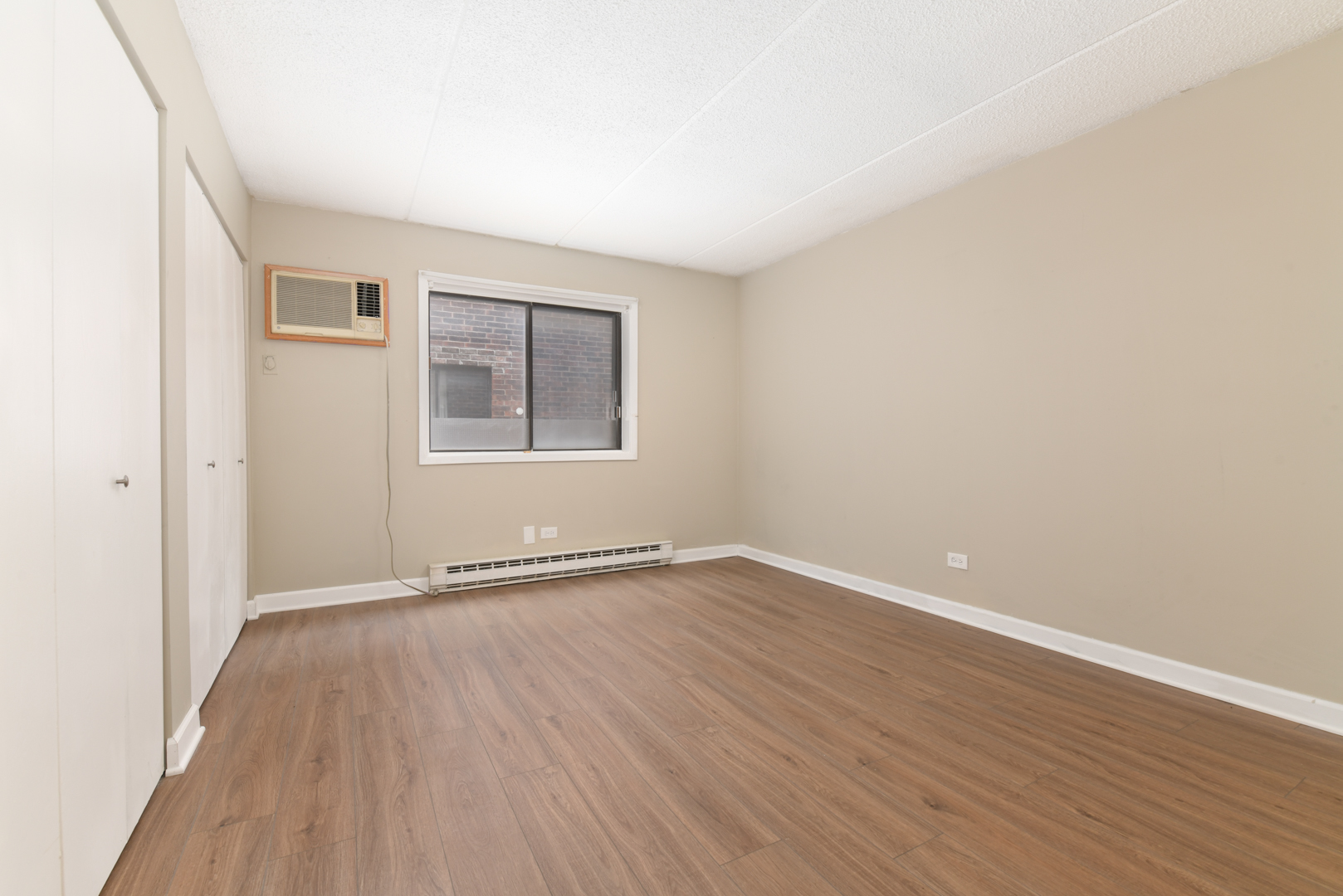 953 N Rohlwing Road #GB, Addison, IL 60101