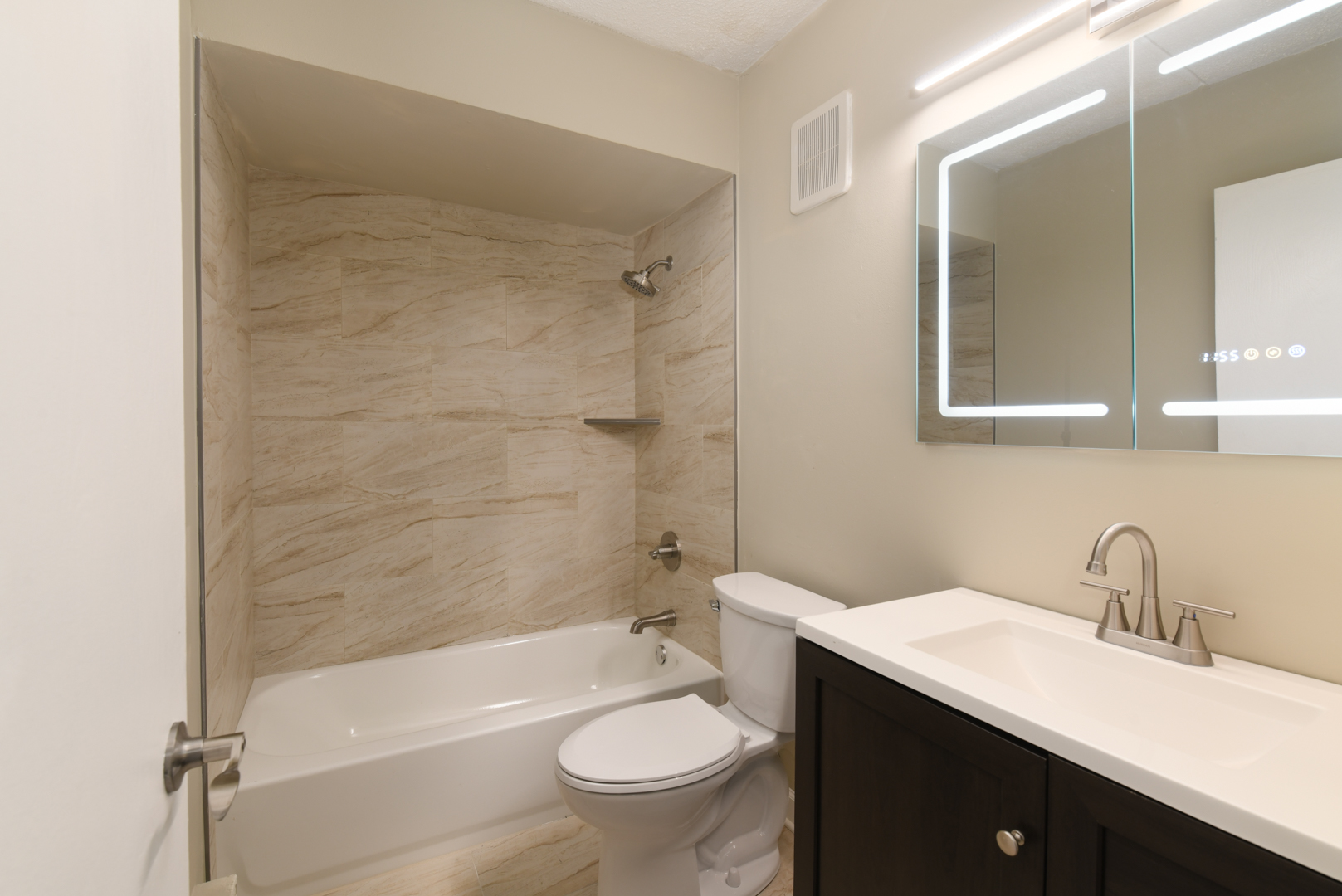 953 N Rohlwing Road #GB, Addison, IL 60101