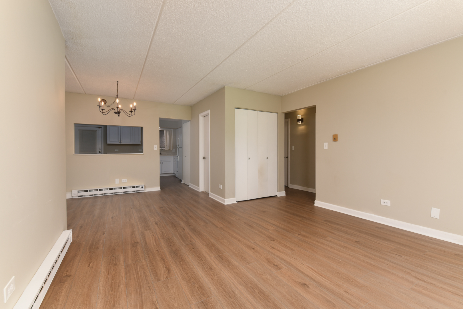 953 N Rohlwing Road #GB, Addison, IL 60101