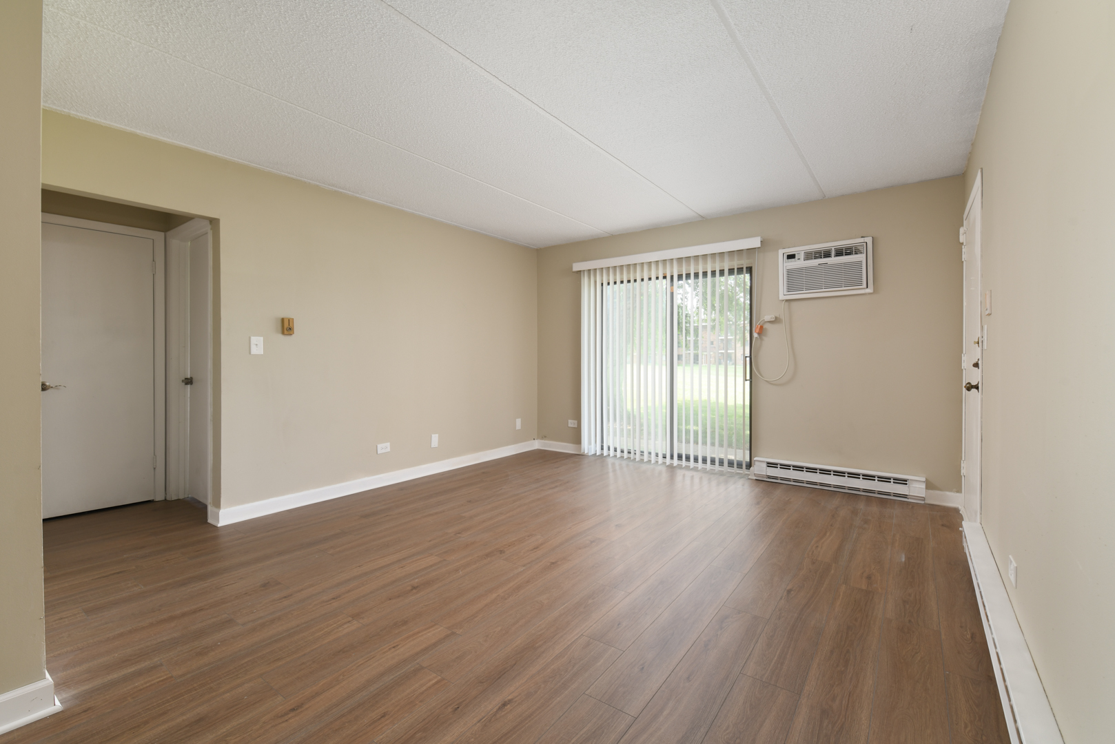 953 N Rohlwing Road #GB, Addison, IL 60101