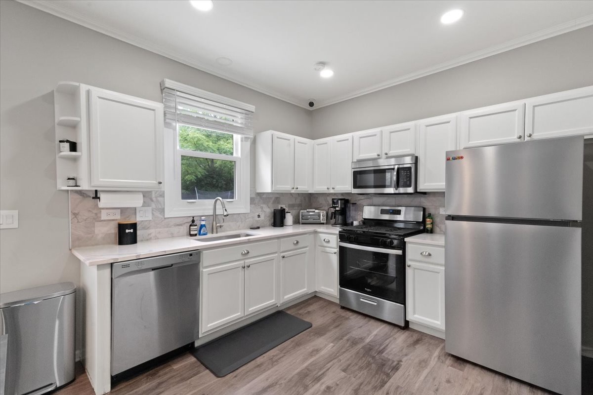 390 E QUAKER HOLLOW Lane, Round Lake Beach, IL 60073