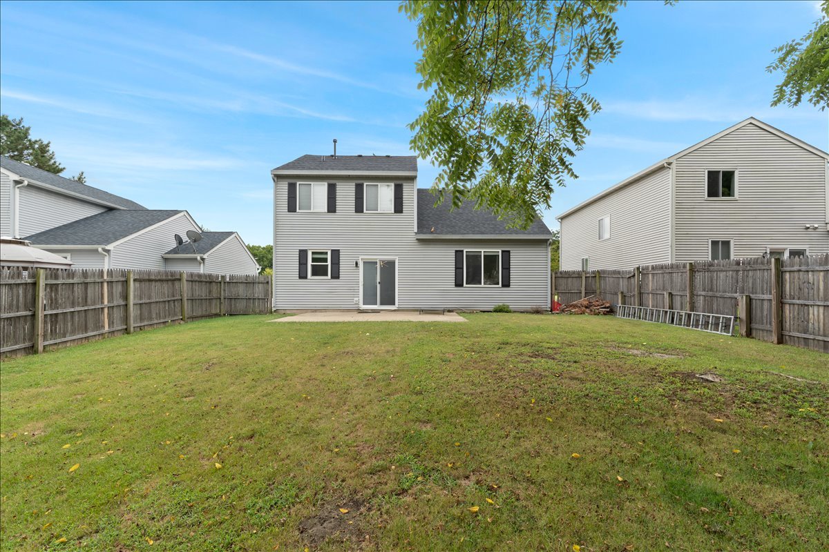 390 E QUAKER HOLLOW Lane, Round Lake Beach, IL 60073