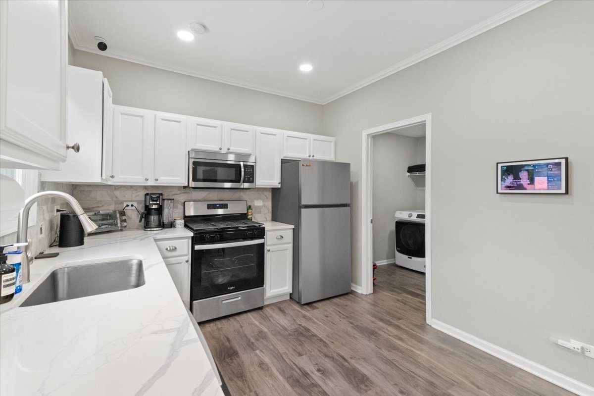 390 E QUAKER HOLLOW Lane, Round Lake Beach, IL 60073