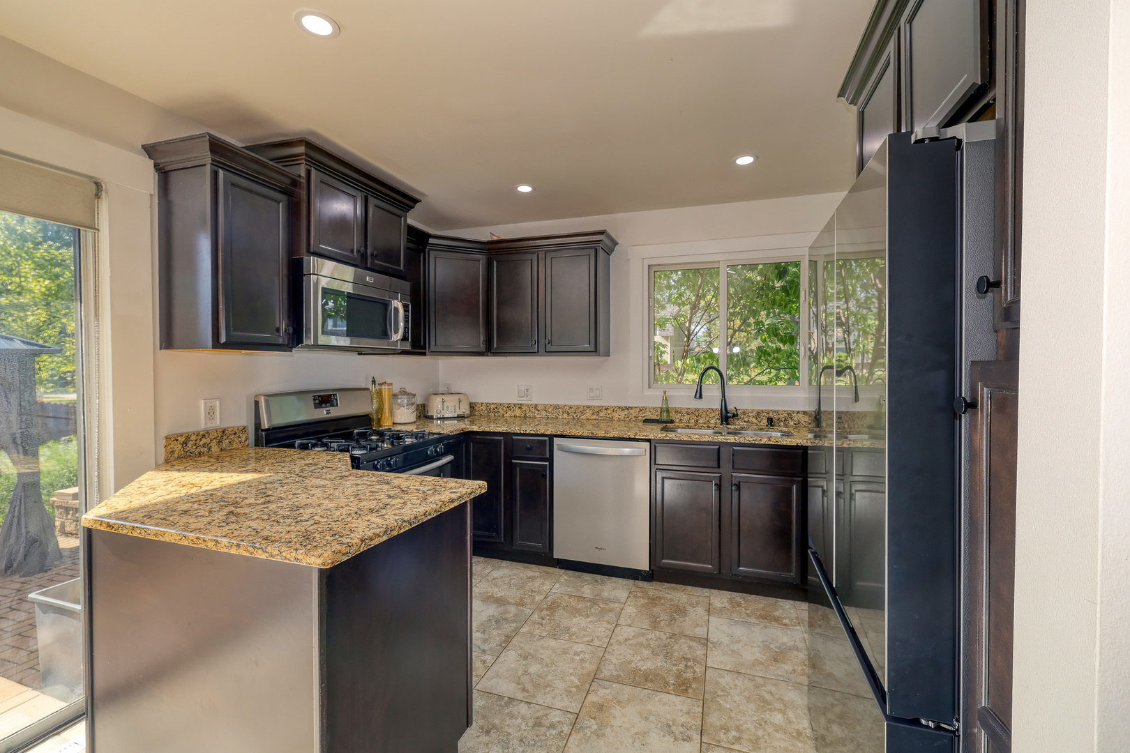 1609 Forrest Boulevard, St. Charles, IL 60174